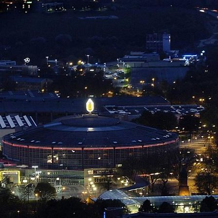 Schoene Grosse Wohnung 2 Schlafzimmer Bis 6 Pax Naehe Stadion Signal Iduna Dortmund Exterior foto
