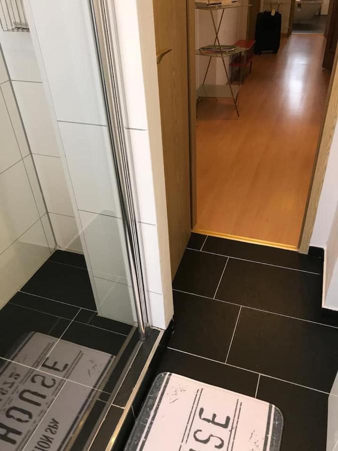 Schoene Grosse Wohnung 2 Schlafzimmer Bis 6 Pax Naehe Stadion Signal Iduna Dortmund Exterior foto